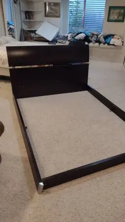 Very Nice Queen Platform Bed! Like New!