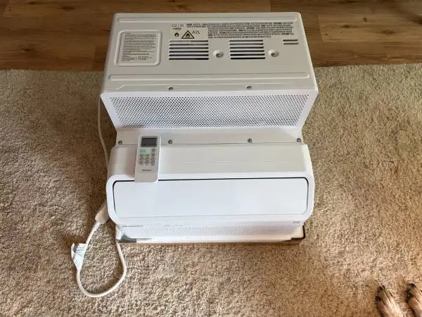 Hisense Ultraslim window a/c units - lightly used - 3 available