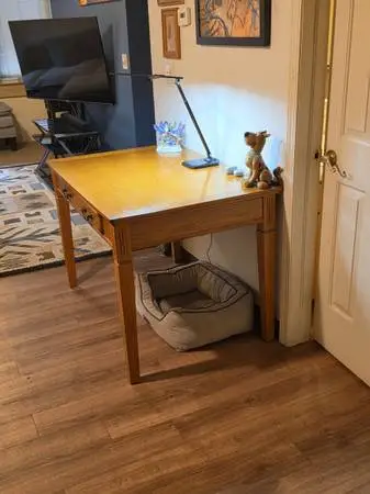 Desk writing table