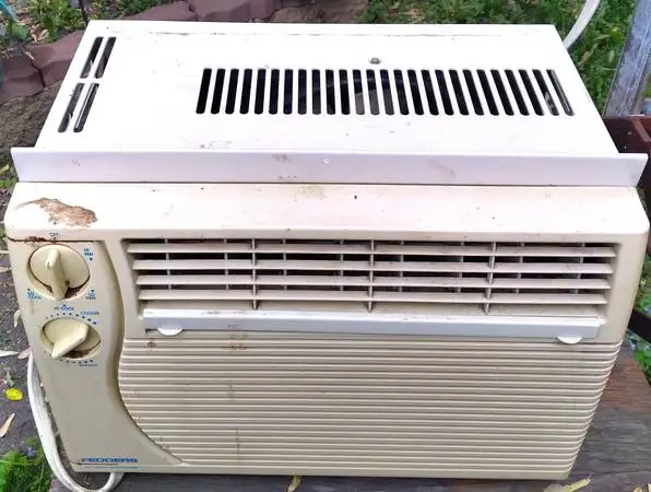 5000 BTU Air Conditioner * Reduced *