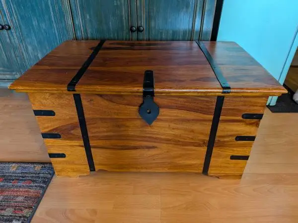 Solid Mahogany Wood Storage Chest / Coffee Table