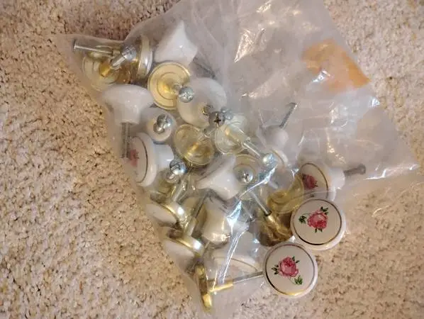 Door knobs for cabinets
