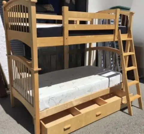 ••••••Twin Bunk Bed with Mattress •••••