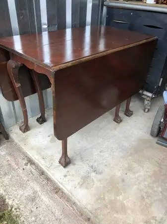 QUEEN ANNE STYLE TABLE