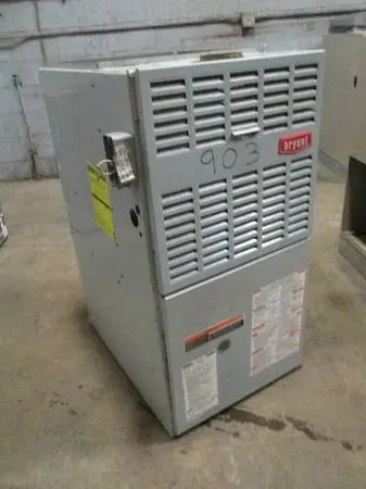 Gas hot air furnace (reconditioned)