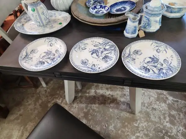 Gien France Dinner Plates – Blue Tulip Design 3pc Set