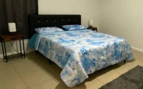 Like New Queen Size Bed Frame w/ Zinus Memory Foam Mattress