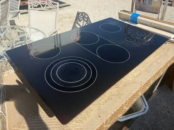 36W Black KitchenAid Cooktop Drop In Model # KECC568RPB00 Used