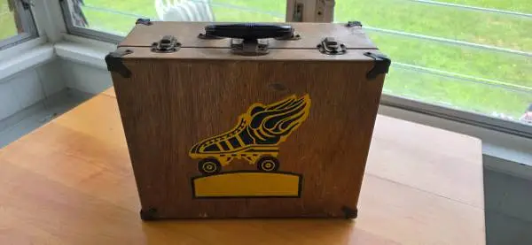 Vintage Roller Skates Mineola LI NY Skating Rink Wood Case & Size 7
