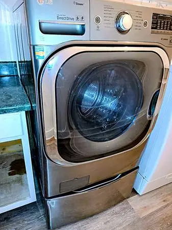 LG Washer in very good condition