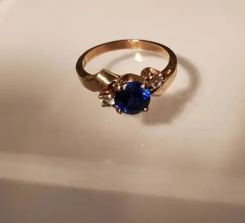 Vintage Spring 10k Blue Sapphire ring