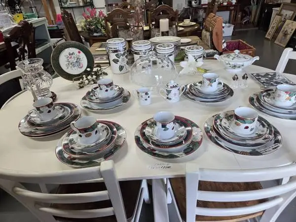 Wood WhiteDining Table with 4 Chairs