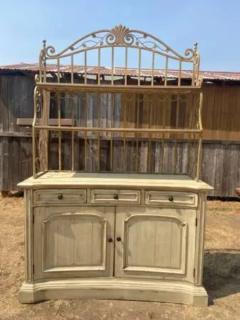 BUFFET BAKERS RACK BY HOOKER FURNITURE