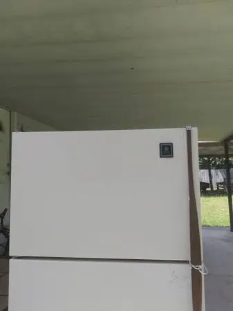 GE 18 CU FT REFRIDGERATOR