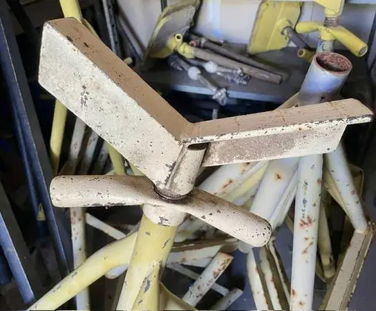 Center Screw Boat Stand