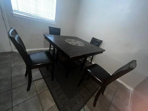 4 seater table/4 chairs