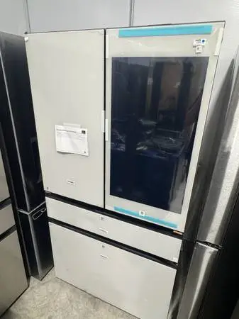 Samsung Bespoke 36 in Family Hub