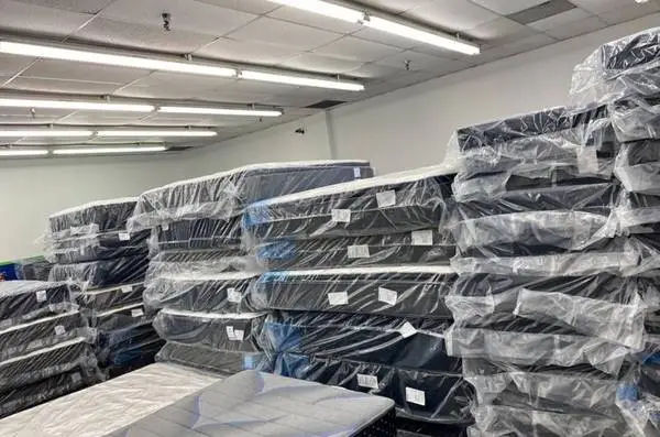 CLEARING OUT NEW Queen & King Mattress! (15 Models on display)