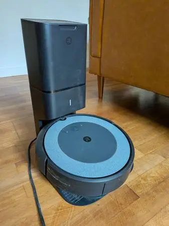 Self-emptying Roomba i4+ Evo