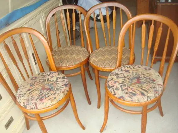 4 nice rounded padded chairs