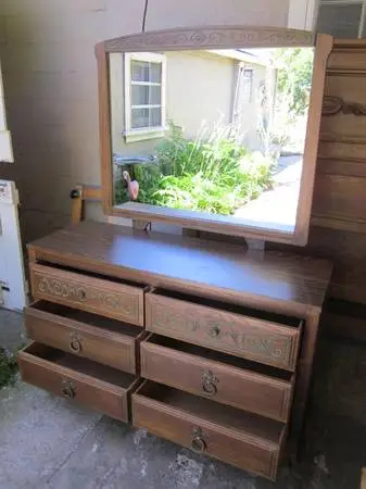 Deluxe Low Boy Dresser w Mirror