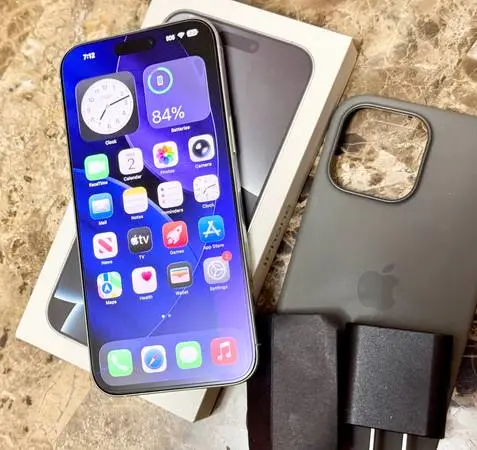 16 Pro Max Apple iPhone 256GB  (Unlocked-Worldwide) 98% Battery