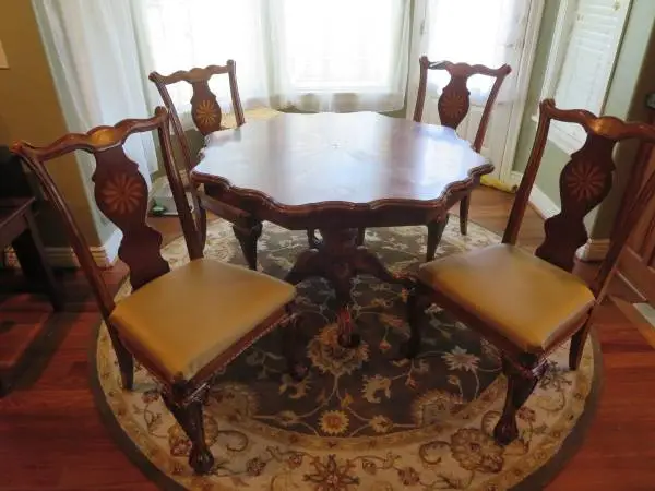 Ashley Glen Eagle Dining Set – Pedestal Table + 4 Chairs