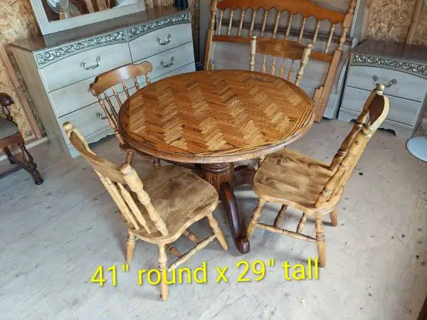 Nice Rustic Dining Table and Chairs
