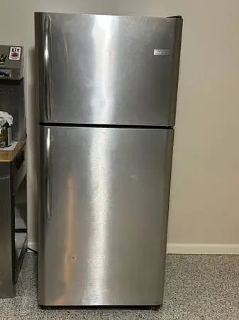 FRIGIDAIRE REFRIGERATOR