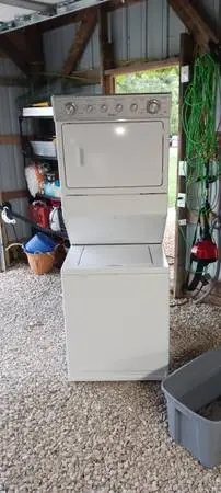 Washer/dryer stack