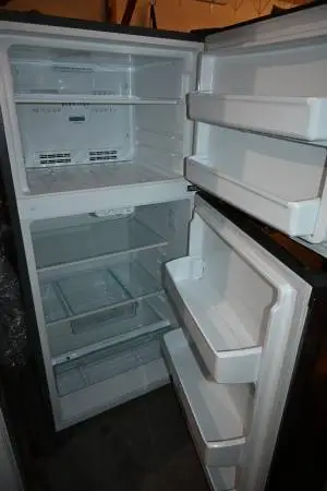 Mid-Sized 2022 Frigidaire Fridge/Refrigerator - Like-New with One Dent