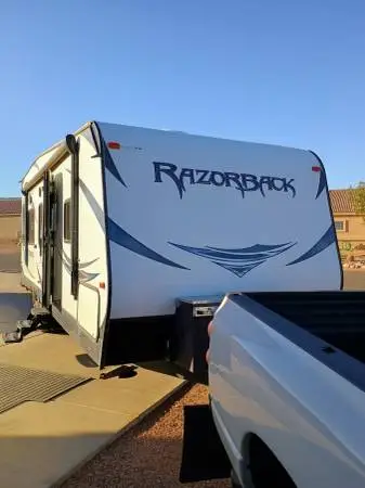 2016 razorback 2550 toy hauler