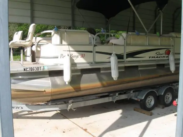 2011 Sun Tracker Party Barge 20 with 2016 Trailer