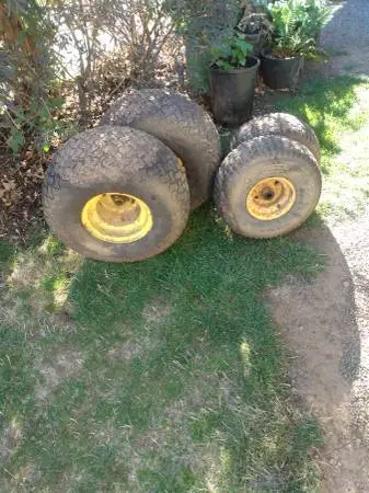 John Deere riding lawn mower wheels