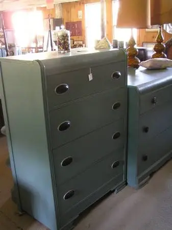 SOLID WOOD CHEST DRESSER