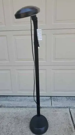 BLACK STANDING LAMP