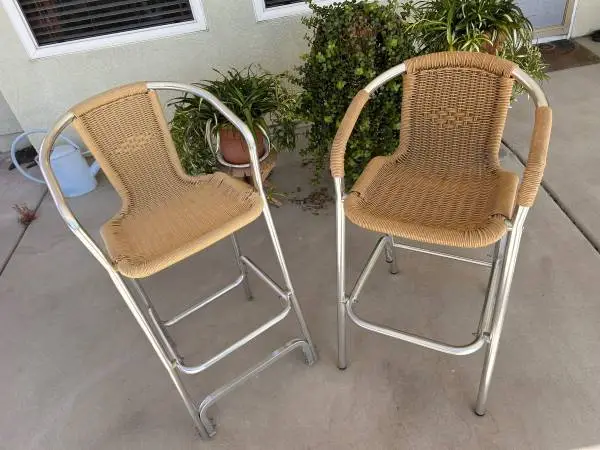 2 Modern Bar Stools / High Chairs For Indoor & Outdoor.