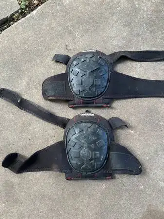 HUSKY Knee Pads......Heavy Duty Comfort