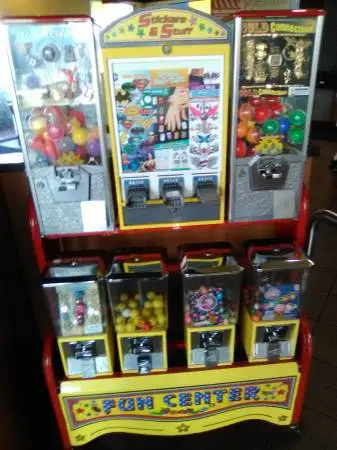 Gumball & Toy & Tattoo Vending Machines /102 Total/23 Racks
