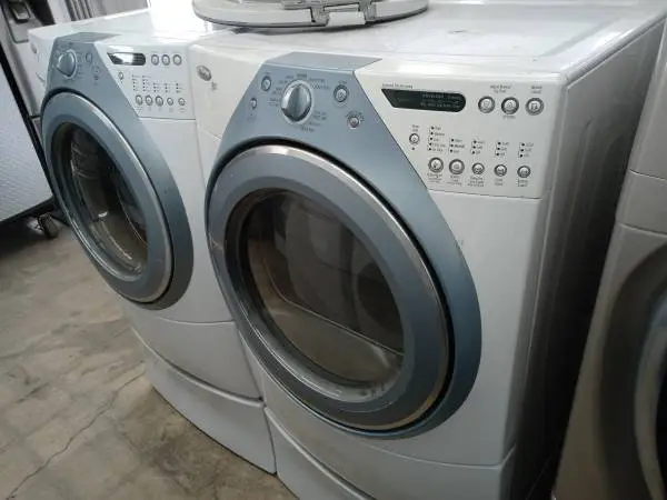 🌲Whirlpool Duet front load washer and dryer set on pedestals