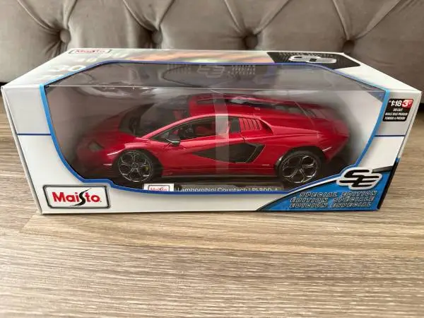 Lamborghini Countach LP 800-4 1:18 Die Cast Model