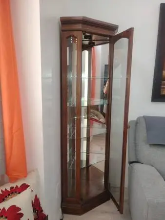 Corner curio