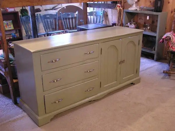 SOLID WOOD SIDEBOARD/CABINET