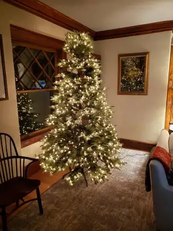 BALSAM HILL BH Balsam Fir tree, 7.5’ with clear LED Easy Plug lights