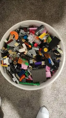 Legos 5 gallon bucket