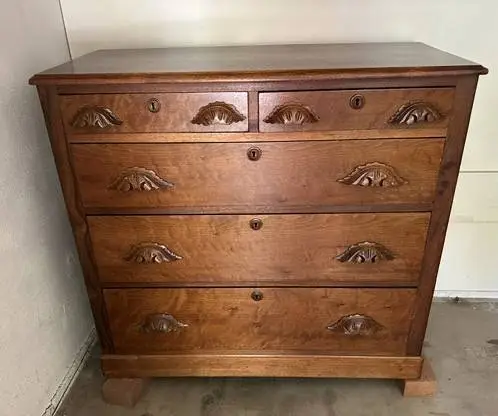 Victorian era chest of drawers
