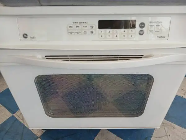 ~~~~> GE electric wall oven & gas cooktop combo, bisq.