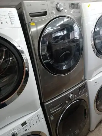 🌲LG gray stackable front load washer and dryer set