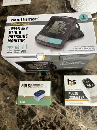 PULSE OXIMETER FINGERTIP IN BOX