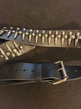 6 awesome leather guitar straps / carrying case